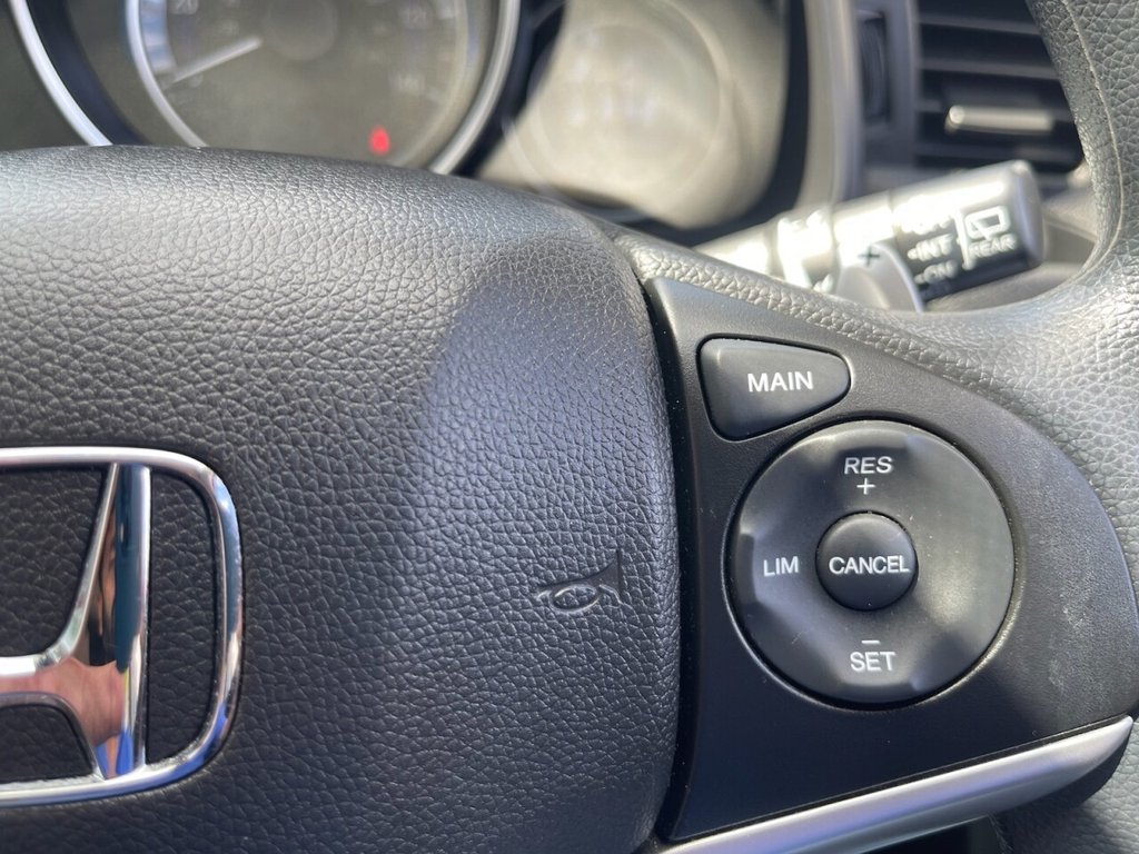 2016 Honda Jazz thumbnail 18