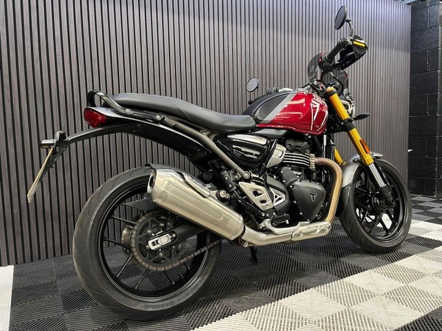 View our TRIUMPH SPEED 400