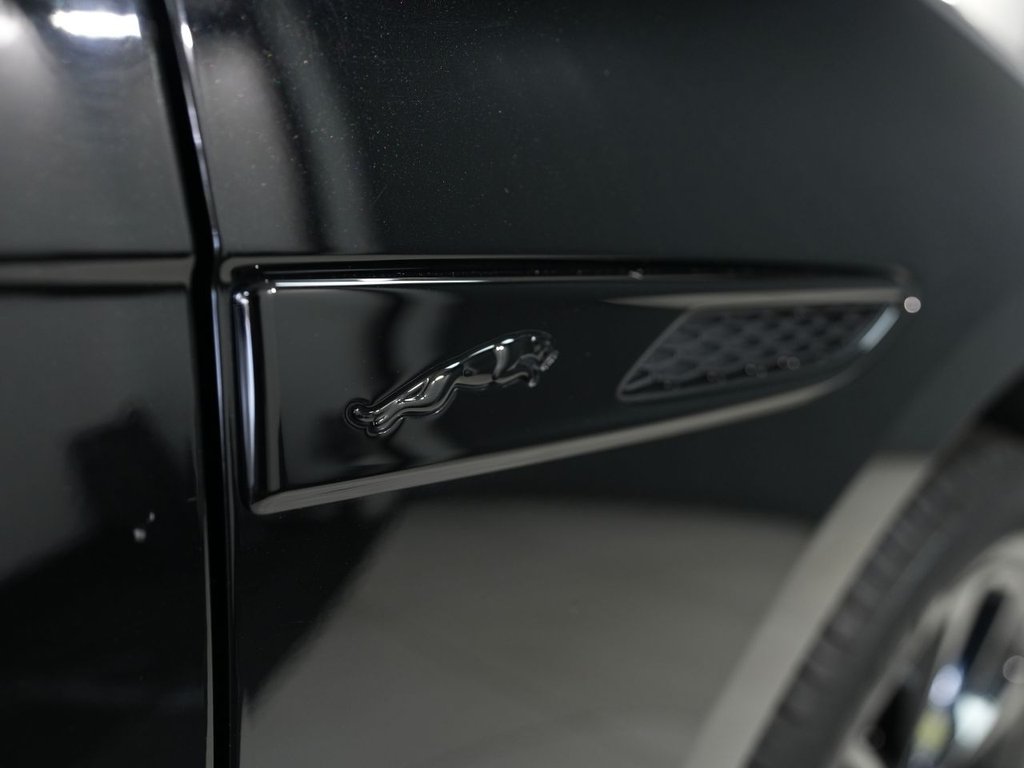 2023 Jaguar F-PACE thumbnail 4