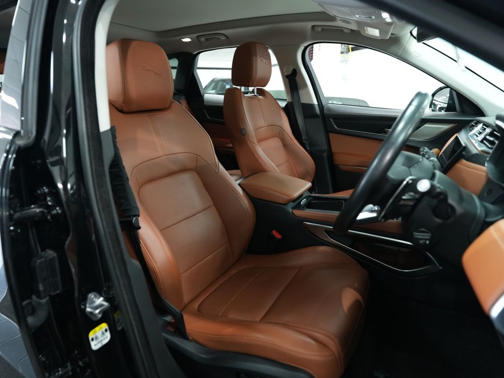 2023 Jaguar F-PACE thumbnail 15