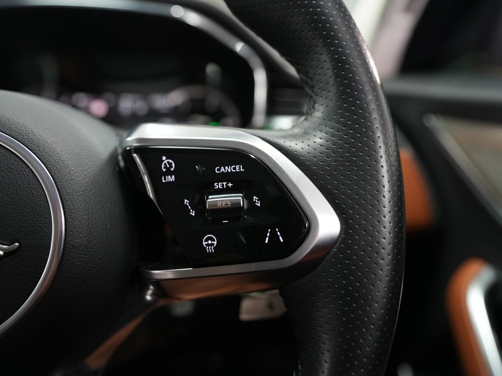 2023 Jaguar F-PACE thumbnail 21