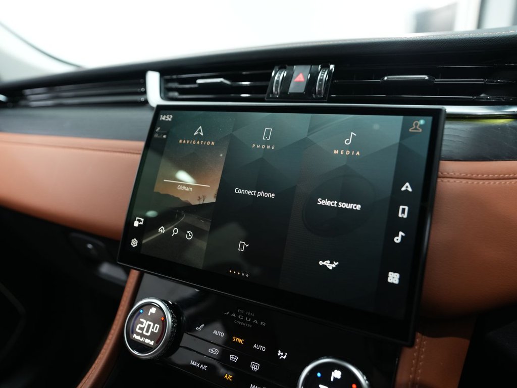2023 Jaguar F-PACE thumbnail 23