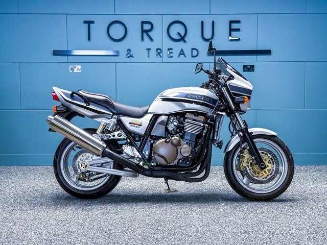 View our KAWASAKI ZRX 1200 R