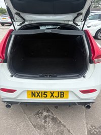 USED 2015 15 VOLVO V40 1.6 T2 R-Design Hatchback 5dr Petrol Manual Euro 5 (s/s) (120 ps) 