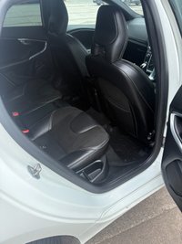 USED 2015 15 VOLVO V40 1.6 T2 R-Design Hatchback 5dr Petrol Manual Euro 5 (s/s) (120 ps) 