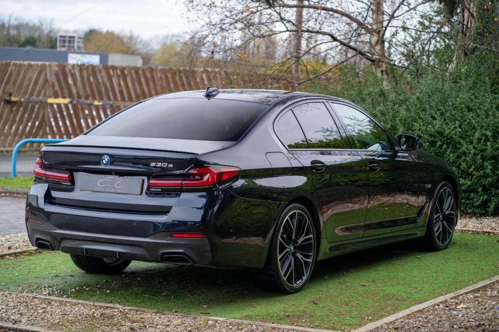USED 2022 72 BMW 5 SERIES 2.0 530e 12kWh M Sport Saloon 4dr Petrol Plug-in Hybrid Steptronic Euro 6 (s/s) (292 ps) HEATED LEATHER, CARPLAY R/CAM