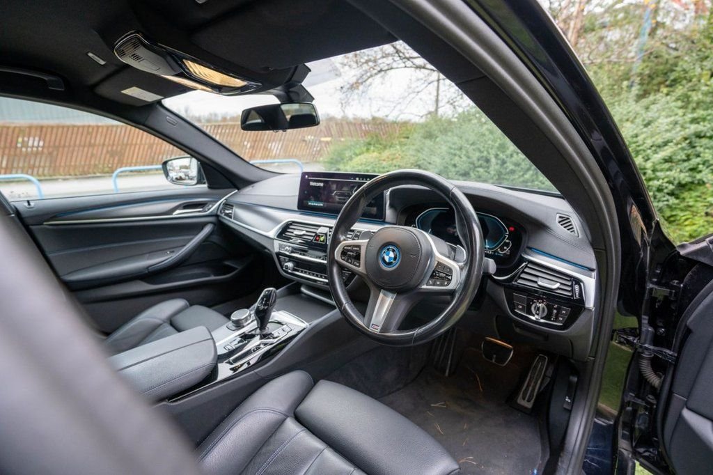 USED 2022 72 BMW 5 SERIES 2.0 530e 12kWh M Sport Saloon 4dr Petrol Plug-in Hybrid Steptronic Euro 6 (s/s) (292 ps) HEATED LEATHER, CARPLAY R/CAM