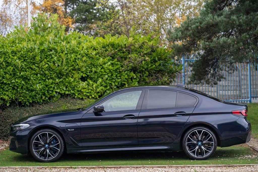 USED 2022 72 BMW 5 SERIES 2.0 530e 12kWh M Sport Saloon 4dr Petrol Plug-in Hybrid Steptronic Euro 6 (s/s) (292 ps) HEATED LEATHER, CARPLAY R/CAM
