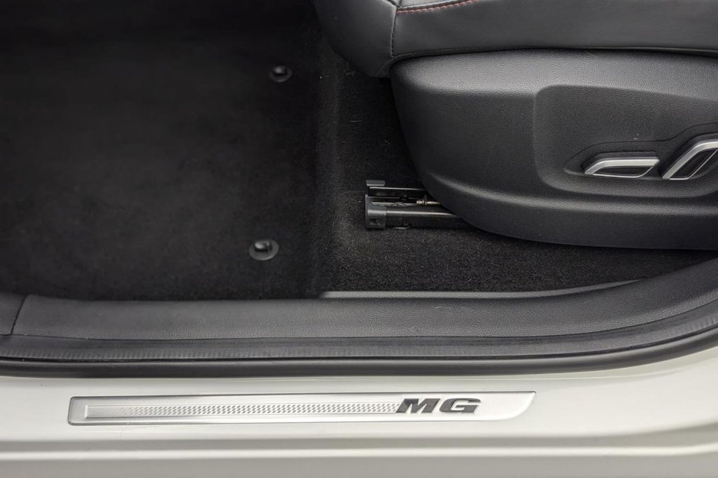 USED 2022 22 MG MG HS 1.5 T-GDI Exclusive SUV 5dr Petrol DCT Euro 6 (s/s) (162 ps) Pan Roof, Car Play, Camera