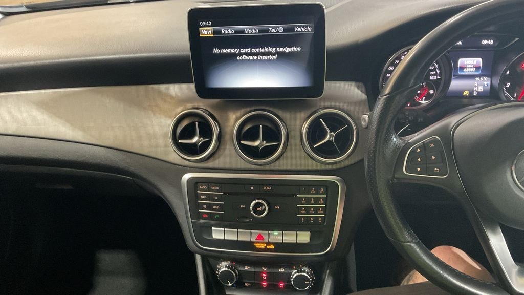 USED 2019 19 MERCEDES-BENZ GLA 1.6 GLA180 Urban Edition SUV 5dr Petrol 7G-DCT Euro 6 (s/s) (122 ps) 2 keys + service history