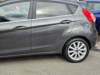 USED 2017 66 FORD FIESTA 1.0T EcoBoost Titanium Hatchback 5dr Petrol Powershift Euro 6 (100 ps) AUTO + NAV + SENSORS