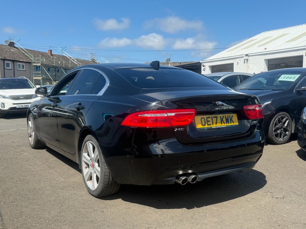 2017 Jaguar XE thumbnail 4