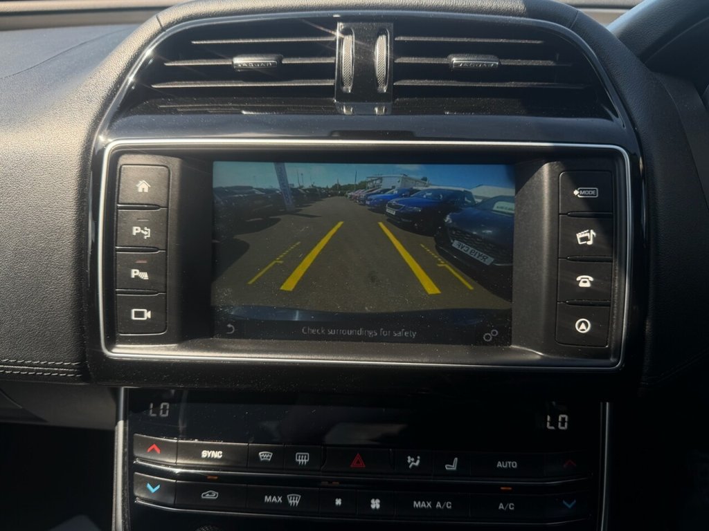 2017 Jaguar XE thumbnail 7