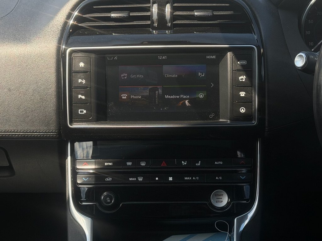 2017 Jaguar XE thumbnail 13