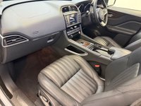 USED 2017 67 JAGUAR F-PACE 2.0 P250i Portfolio SUV 5dr Petrol Auto AWD Euro 6 (s/s) (250 ps) 9 Stamp Service History