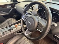 USED 2017 67 JAGUAR F-PACE 2.0 P250i Portfolio SUV 5dr Petrol Auto AWD Euro 6 (s/s) (250 ps) 9 Stamp Service History