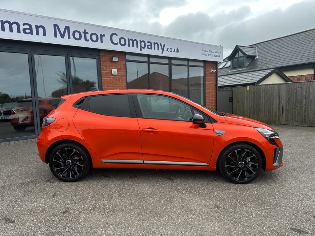 USED 2025 25 RENAULT CLIO 1.6 E-TECH esprit Alpine Hatchback 5dr Petrol Hybrid Auto Euro 6 (s/s) (145 ps) Low Miles Ex Condition Economical