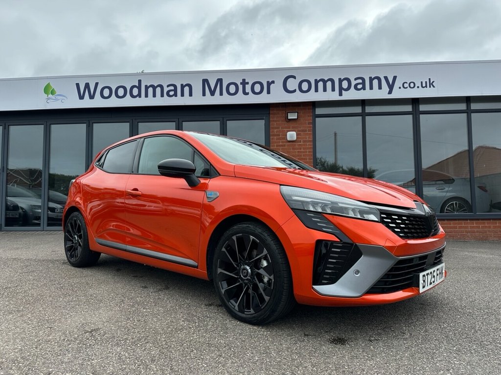 USED 2025 25 RENAULT CLIO 1.6 E-TECH esprit Alpine Hatchback 5dr Petrol Hybrid Auto Euro 6 (s/s) (145 ps) Low Miles Ex Condition Economical