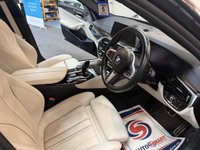 USED 2018 68 BMW 5 SERIES 520S M SPORT TOURING AUTO HUGE SPEC STUNNING CAR  REVERSE CAMERA ASSIST M SPORT PLUS PACKAGE COMFORT PACK HARMAN KARDON HEATED SEATS AND STEERING WHEEL