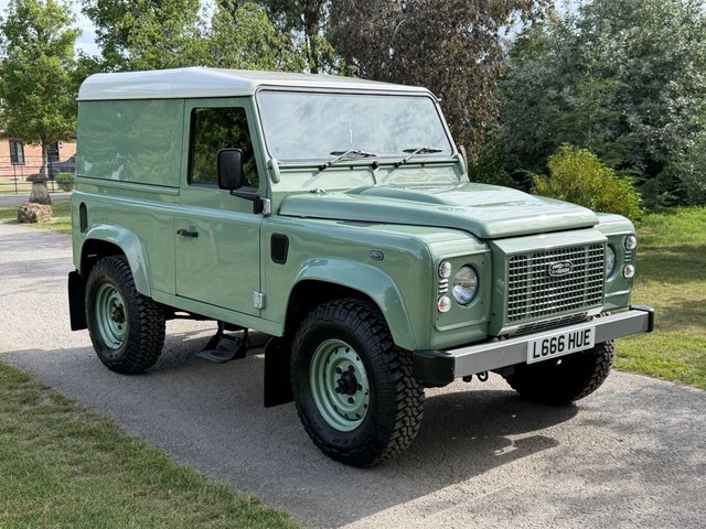 View our LAND ROVER DEFENDER 90