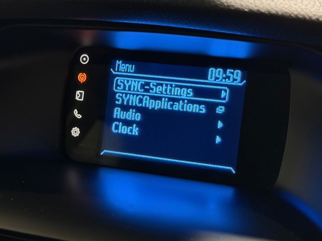 USED 2013 63 FORD FOCUS 1.6 Zetec Hatchback 5dr Petrol Manual Euro 5 (105 ps) 