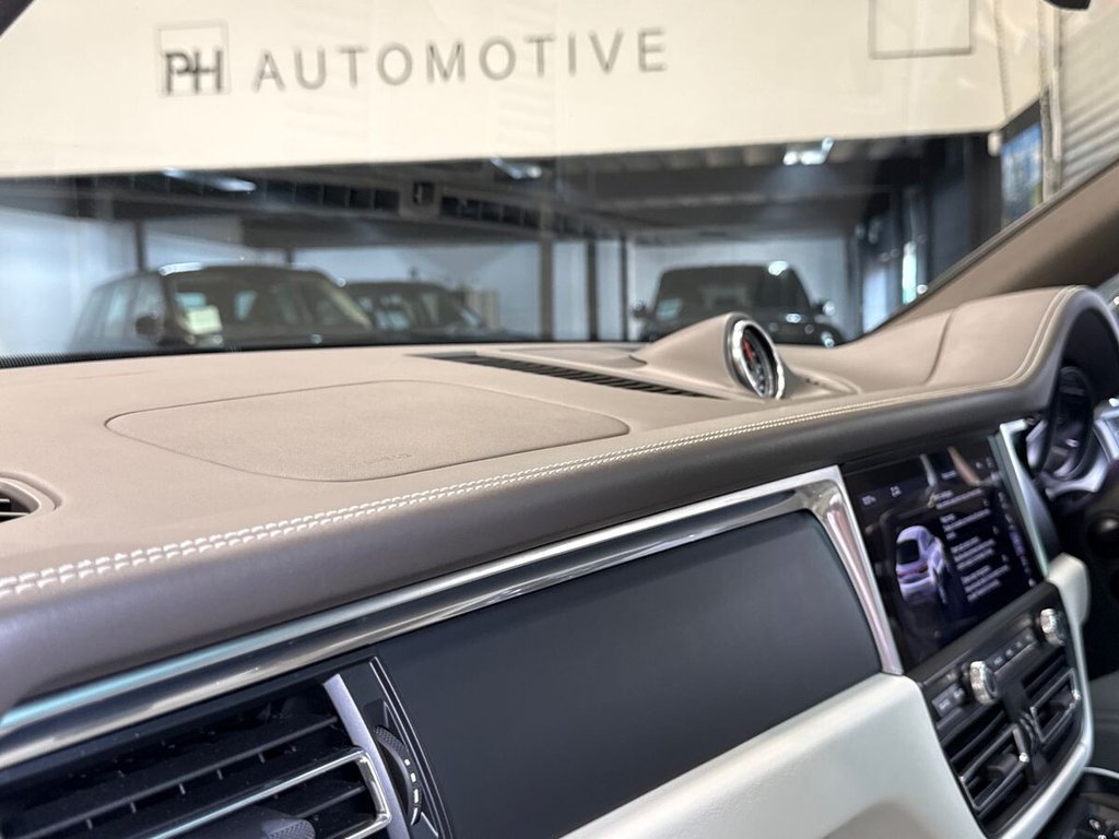 USED 2020 70 PORSCHE MACAN 2.0T SUV 5dr Petrol PDK 4WD Euro 6 (s/s) (245 ps) 1 OWNER|&pound;21K FACTORY OPTIONS