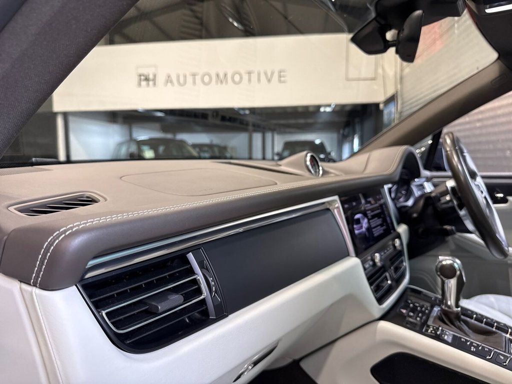 USED 2020 70 PORSCHE MACAN 2.0T SUV 5dr Petrol PDK 4WD Euro 6 (s/s) (245 ps) 1 OWNER|&pound;21K FACTORY OPTIONS