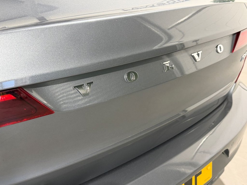 USED 2019 19 VOLVO S90 2.0h T8 Twin Engine 10.4kWh R-Design Pro Saloon 4dr Petrol Plug-in Hybrid Auto AWD Euro 6 (s/s) (390 ps) 
