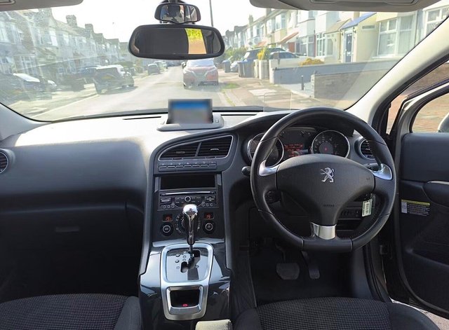 View our PEUGEOT 5008