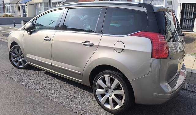 View our PEUGEOT 5008