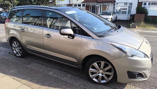 View our Peugeot 5008 1.6 BlueHDi Allure EAT Euro 6 (s/s) 5dr