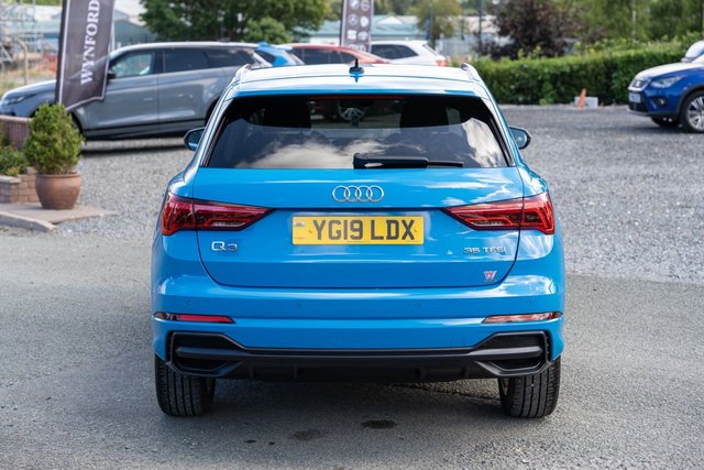 View our AUDI Q3