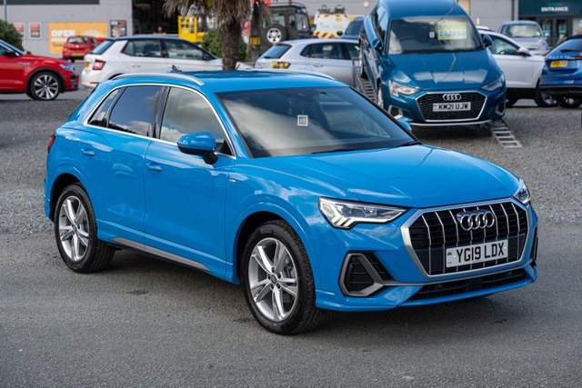 View our AUDI Q3