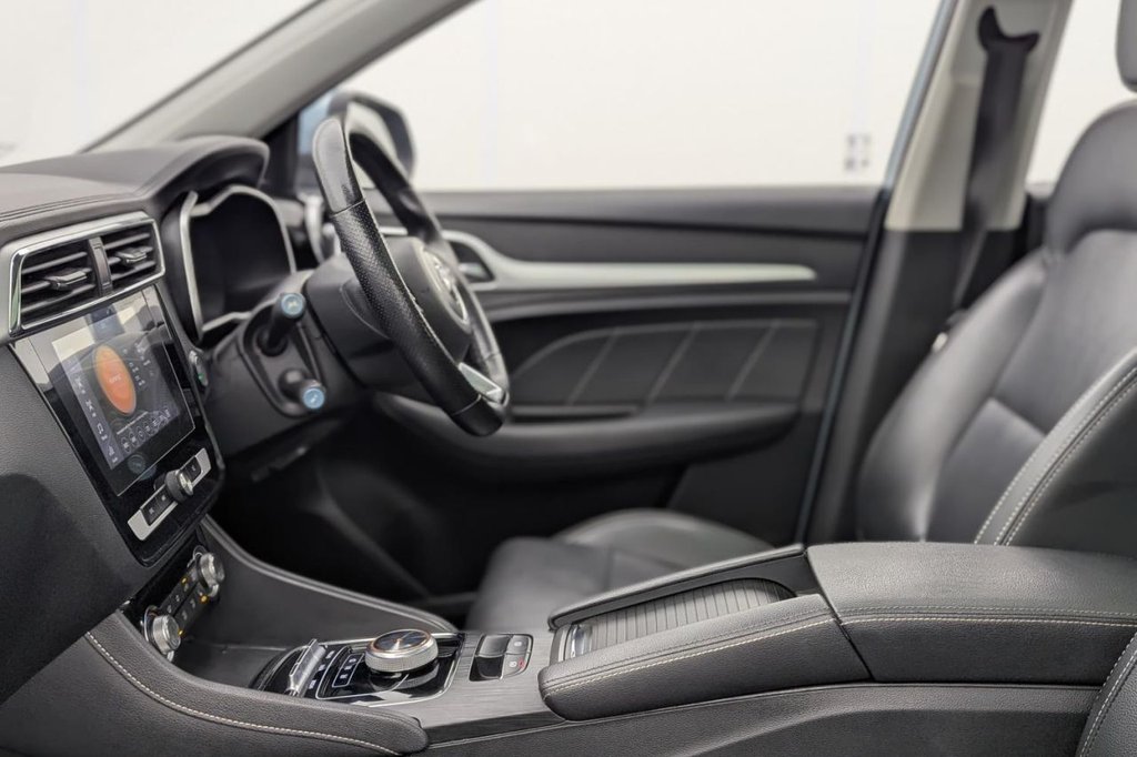 USED 2021 71 MG MG ZS 44.5kWh Exclusive SUV 5dr Electric Auto (143 ps) Pan Roof, Car Play, Camera