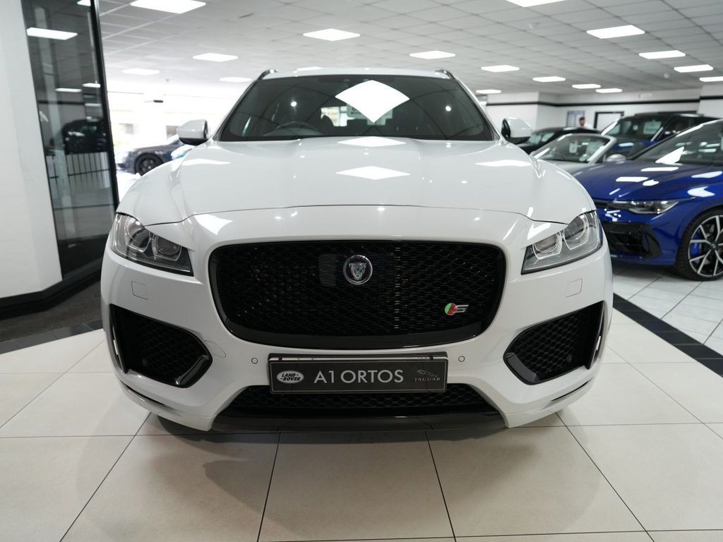 2019 Jaguar F-Pace thumbnail 2