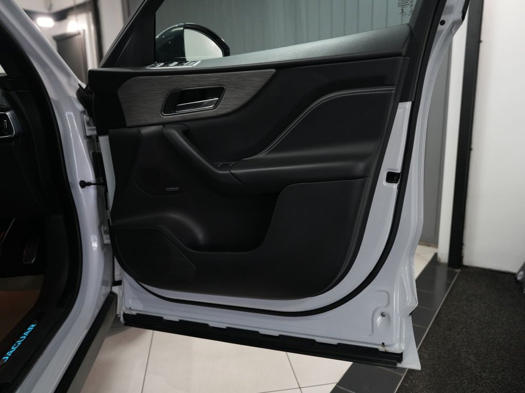 2019 Jaguar F-Pace thumbnail 15