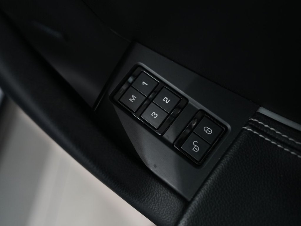2019 Jaguar F-Pace thumbnail 16