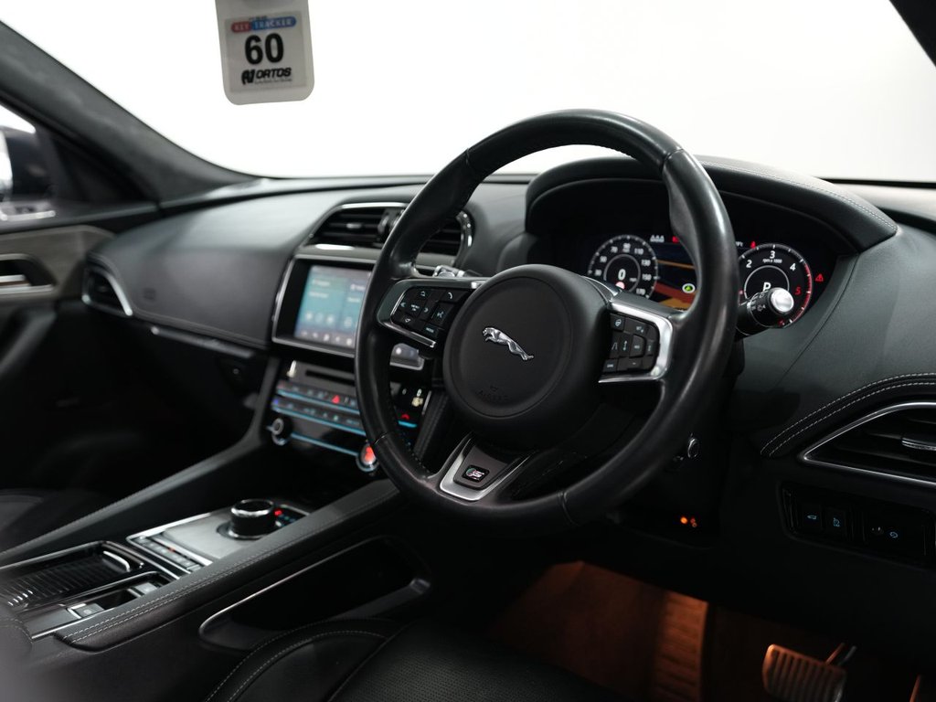 2019 Jaguar F-Pace thumbnail 21