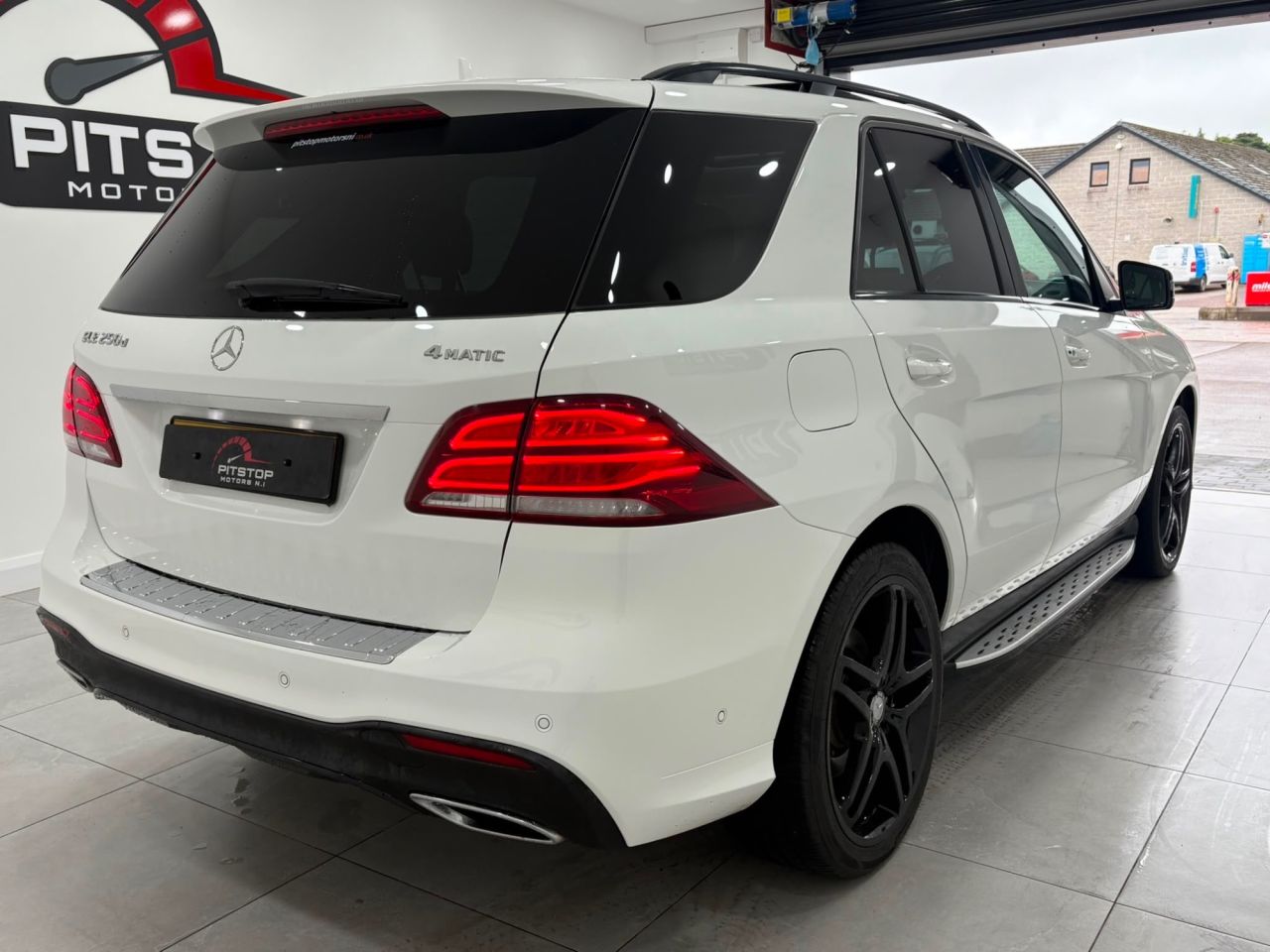2016 MERCEDES GLE 2.1 GLE250d AMG Line (Premium) SUV 5dr Diesel G-Tronic 4MATIC Euro 6 (s/s) - vehicle photo 13 for sale on PureCar