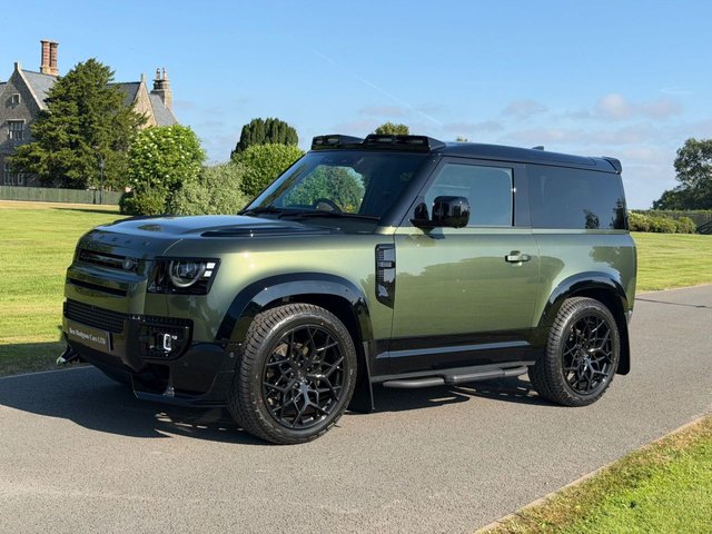 View our LAND ROVER DEFENDER 90