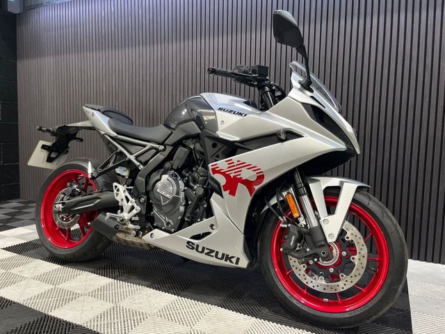View our SUZUKI GSX-8R