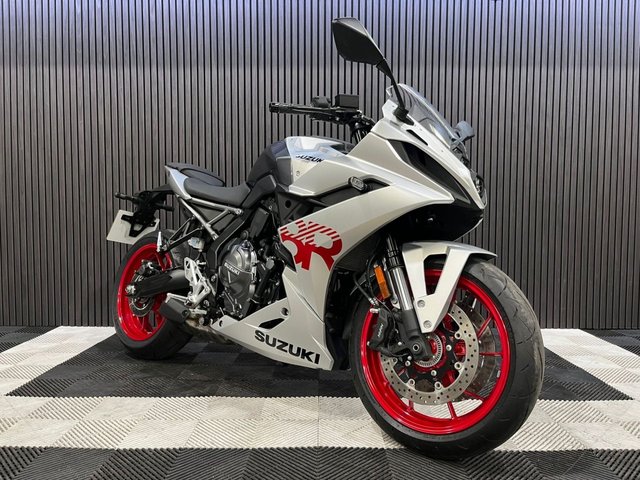 View our SUZUKI GSX-8R