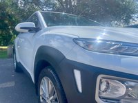 USED 2018 18 HYUNDAI KONA 1.0 T-GDi Blue Drive SE SUV 5dr Petrol Manual Euro 6 (s/s) (120 ps) Low Mileage Kona With Apple Car Play, Reverse Camera, Lane Assist And Full Service History !!