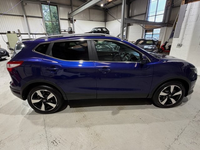 View our Nissan Qashqai