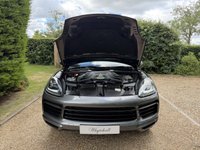 USED 2020 70 PORSCHE Cayenne E Hybrid 3.0 V6 E-Hybrid 14.1kWh SUV 5dr Petrol Plug-in Hybrid TiptronicS 4WD Euro 6 (s/s) (3.6kW Charger) (462 ps) SPORTS CHRONO,PANORAMIC SUNROOF