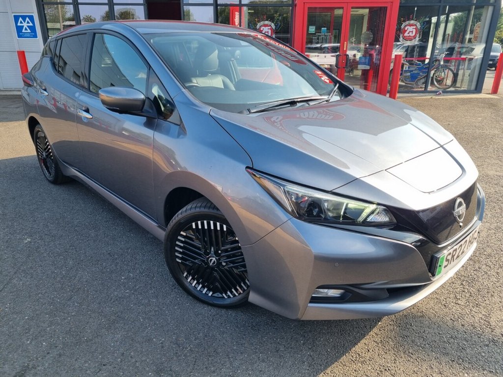 2022 NISSAN LEAF