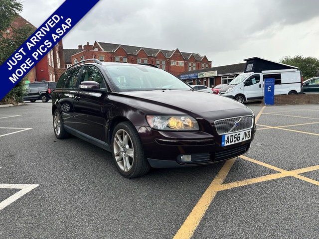 View our Volvo V50 2.0D SE Estate 5dr Diesel Manual (153 g/km, 136 bhp)