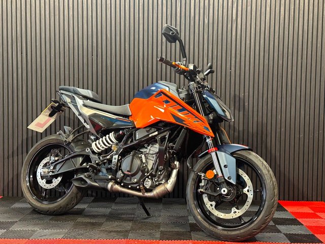 View our KTM 125 DUKE