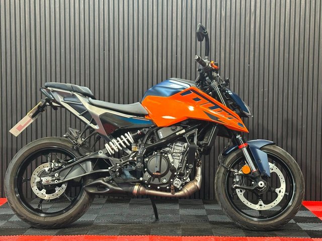 View our KTM 125 DUKE
