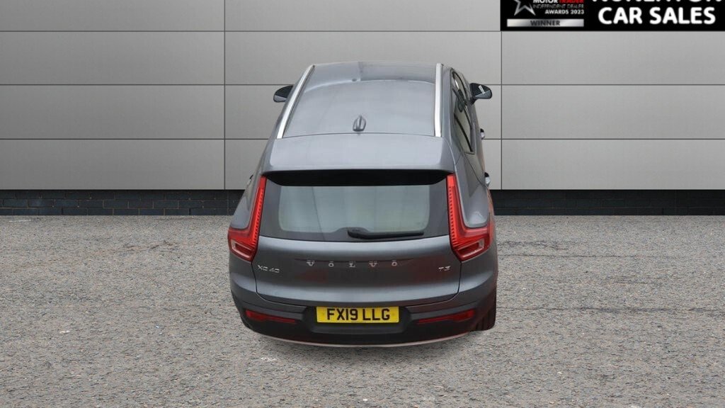 USED 2019 19 VOLVO XC40 1.5 T3 Momentum SUV 5dr Petrol Manual Euro 6 (s/s) (156 ps) 